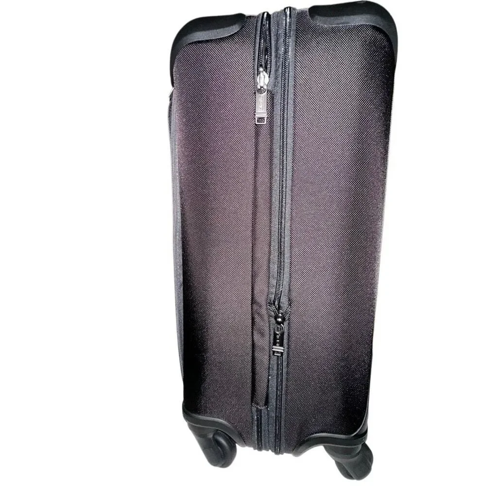 TUMI $775 International Expandable Carry On Spinner Gray Ballistic Nylon 22” lug